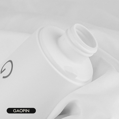 Garrafa vazia plástica do aperto do champô do HDPE com tampão 250ml Matt Surface geado preto branco do disco