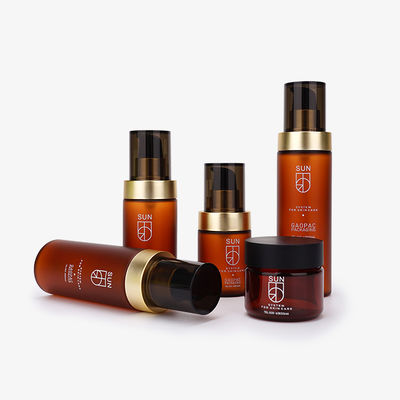 as garrafas plásticas cosméticas de 100ml 120ml/as garrafas limpador da cara com o KD dourado forte sugam